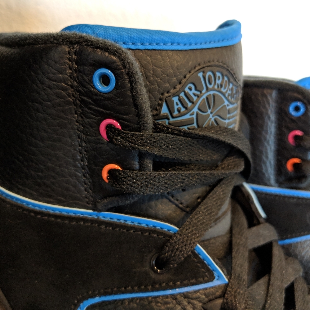 Jordan 2 Retro Radio Raheem

Size 12